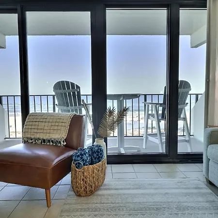 Island Winds East Aparthotel