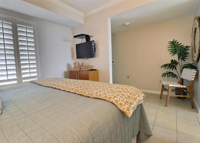 Island Winds East Aparthotel