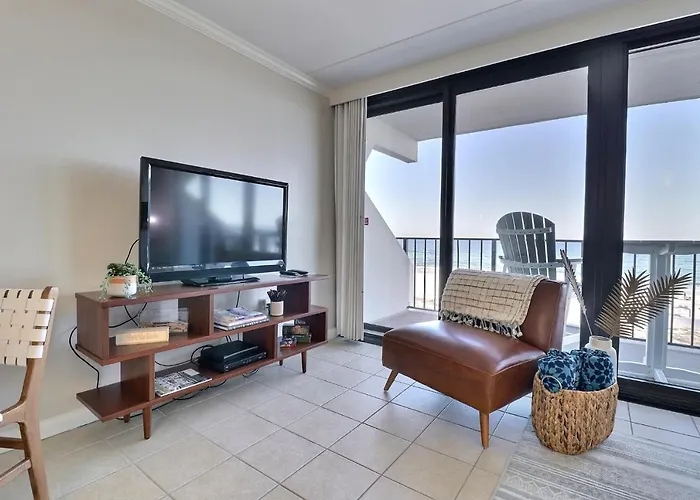 Island Winds East Aparthotel