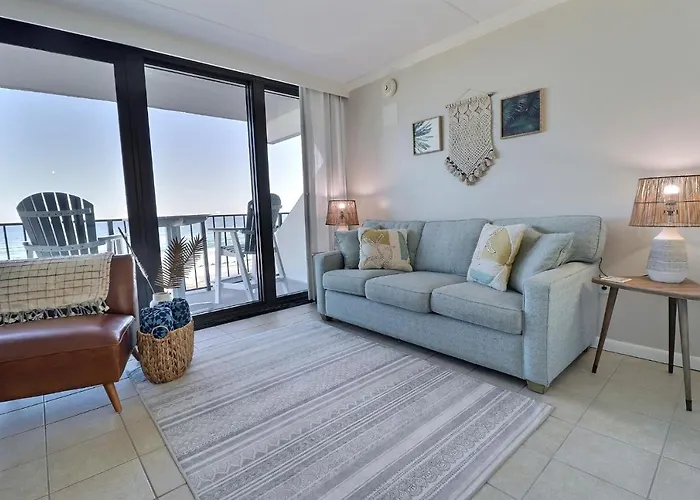Island Winds East Aparthotel