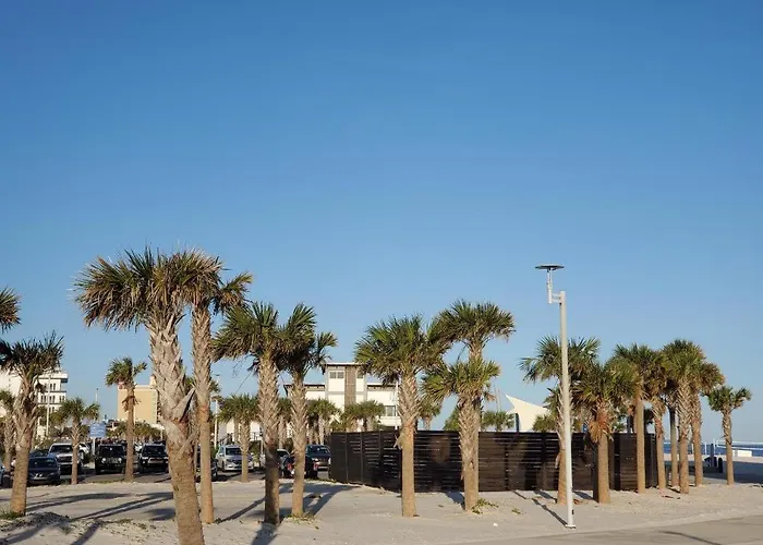 Island Winds East Aparthotel